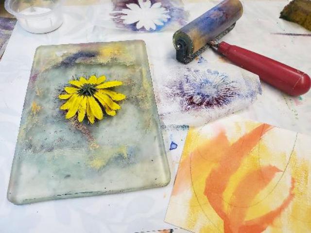 Atelier d'impression de fleurs à la plaque de gel